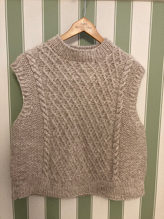 STRIKKEKIT Oda Vest - Skall Studio