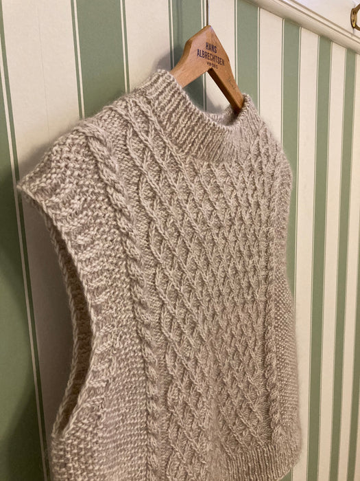 STRIKKEKIT Oda Vest - Skall Studio